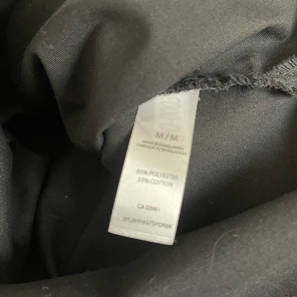 Health Pro black/pink v-neck scrub top. - Picture 4 of 7